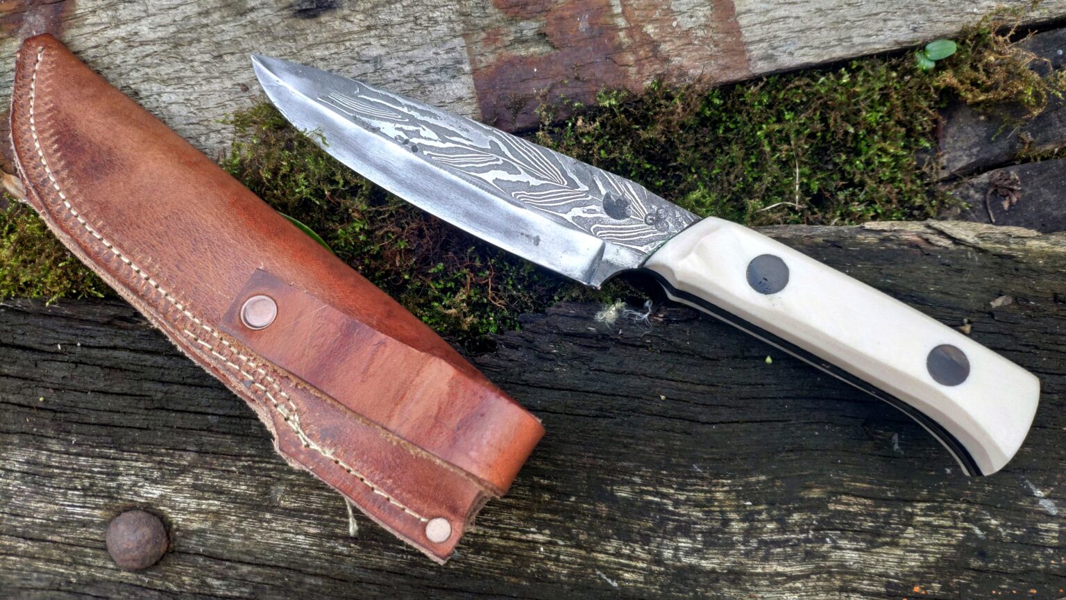 Herringbone Damascus Steel Bushcraft Knife